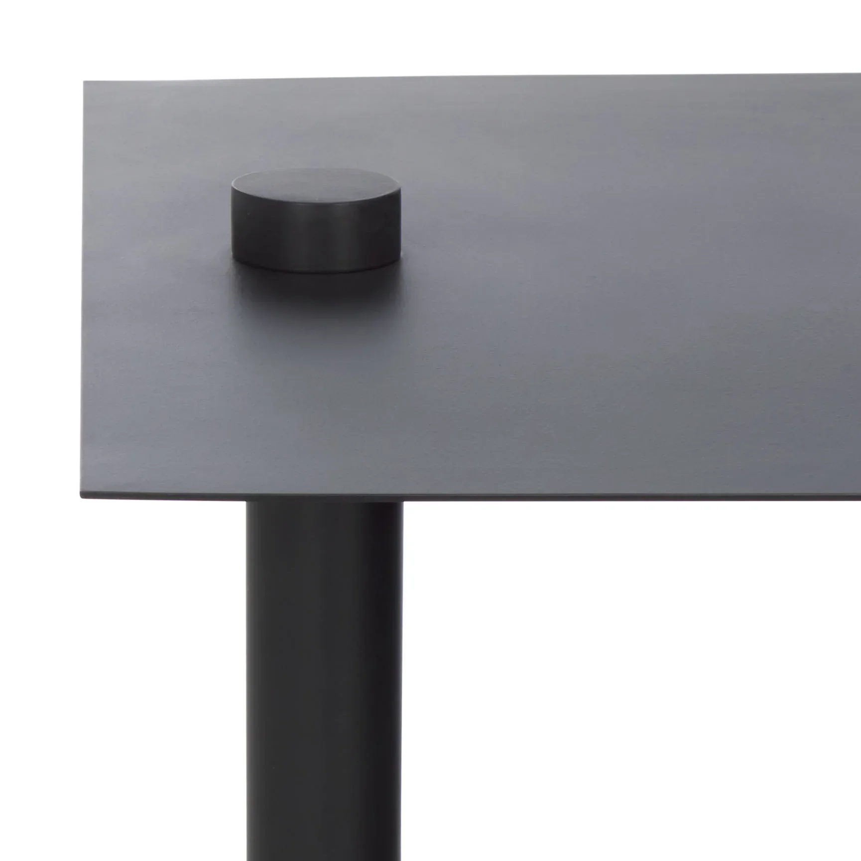 Aldwyn Metal Accent Table - Image 3