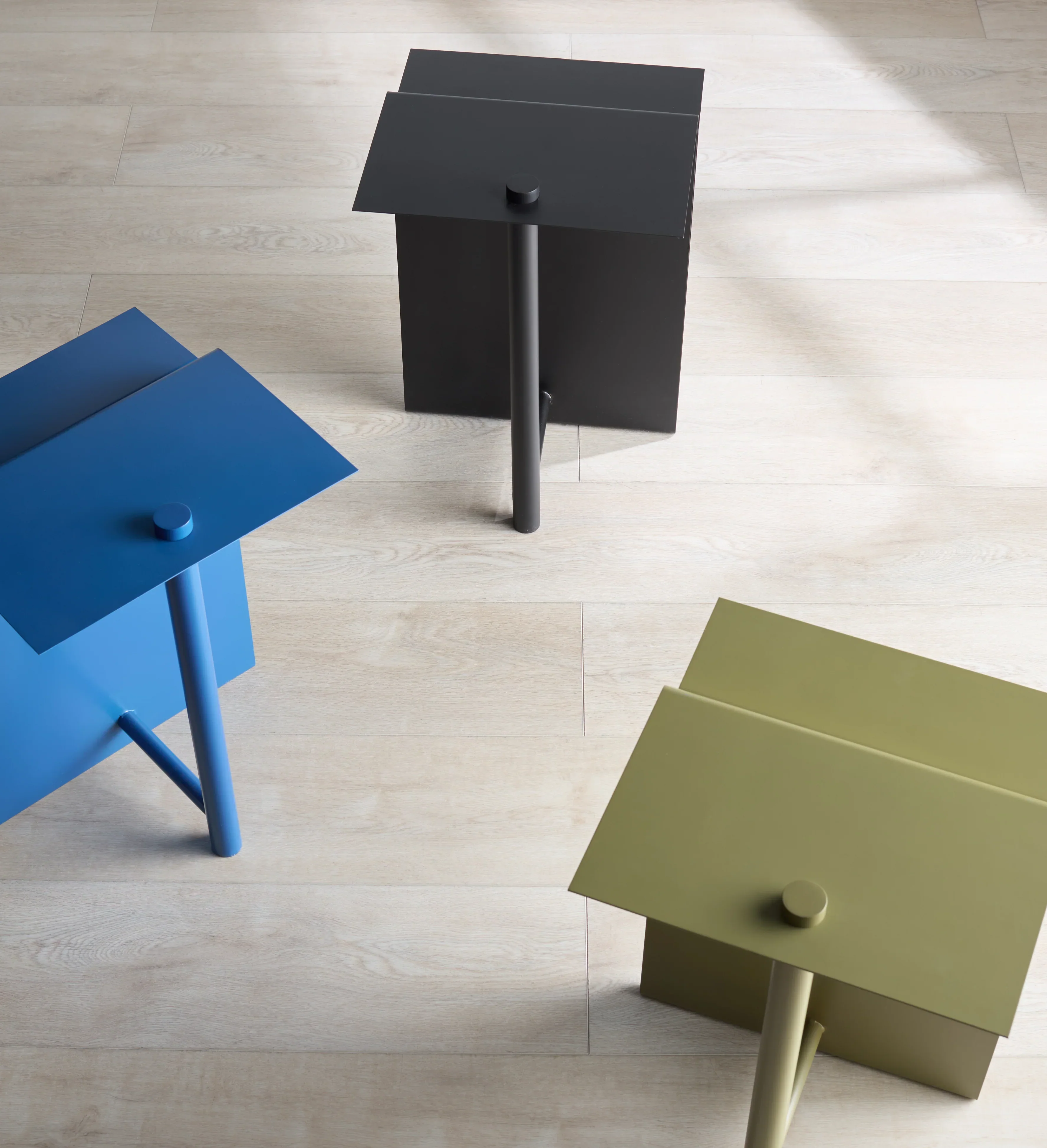 Aldwyn Metal Accent Table - Image 9
