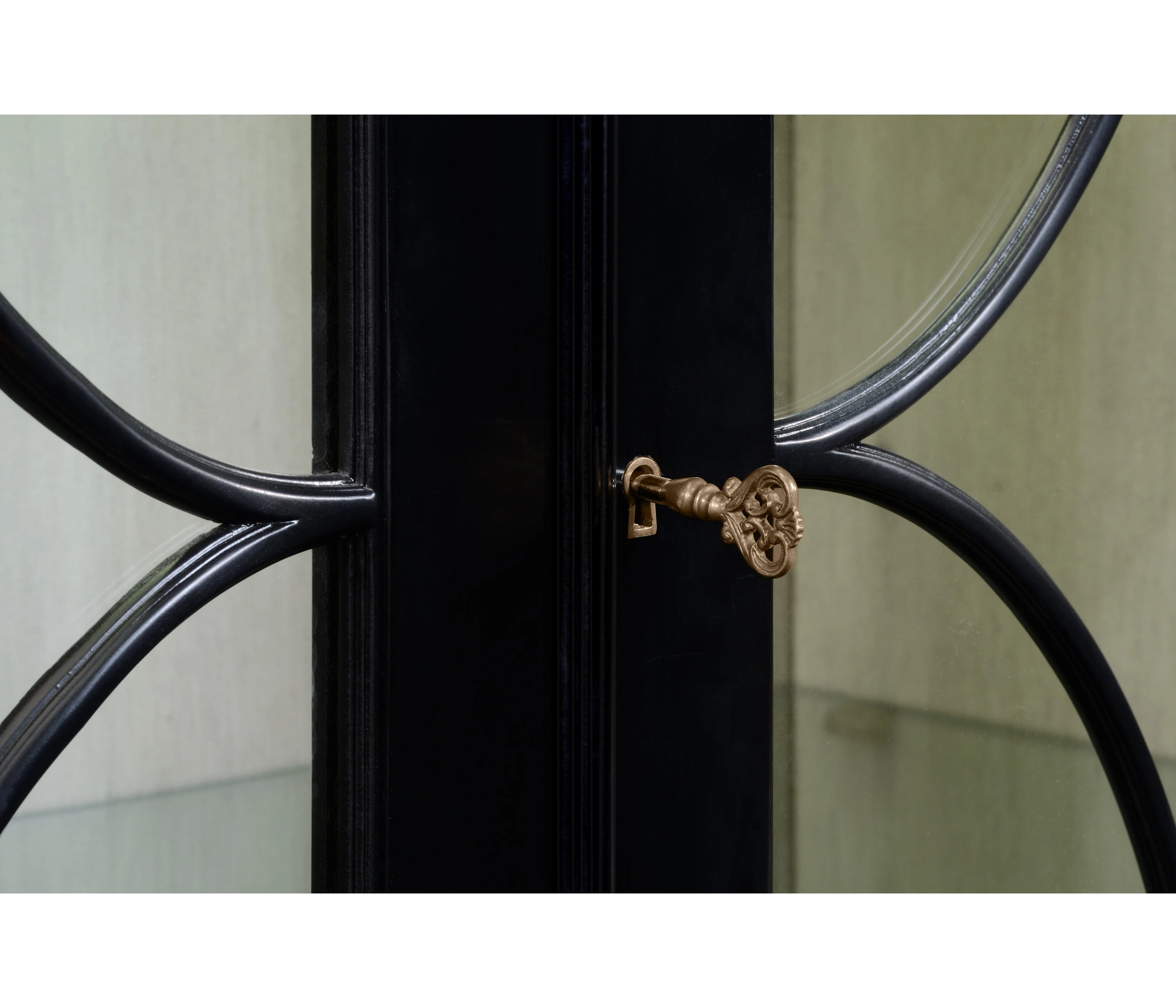 Traditional Four Door Breakfront Display Cabinet - Image 4
