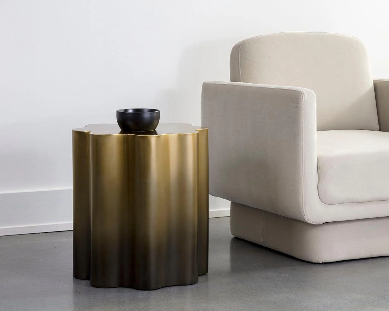 Dahlia End Table - Image 2