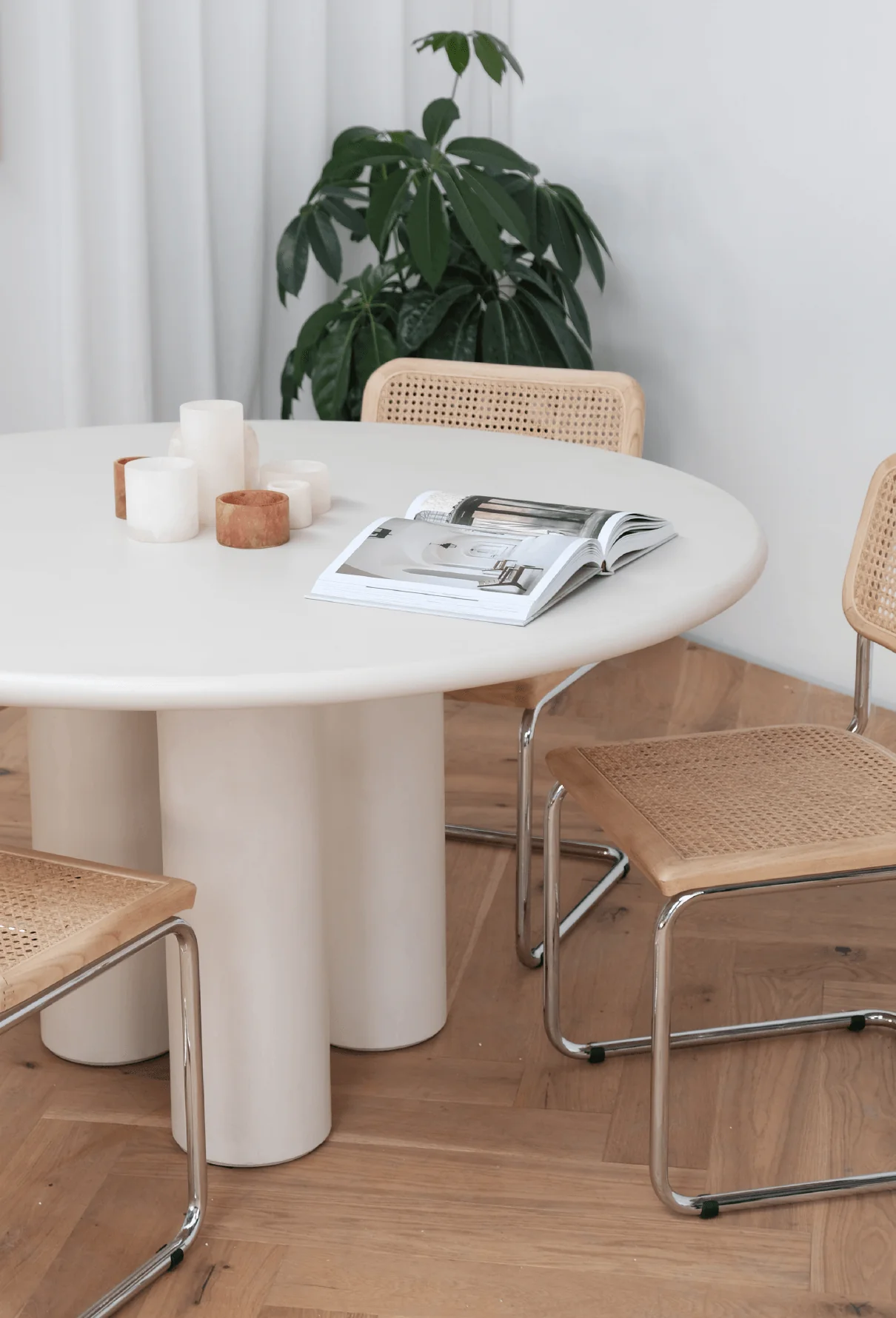 ELEPHANT Dining Table Round - Image 2