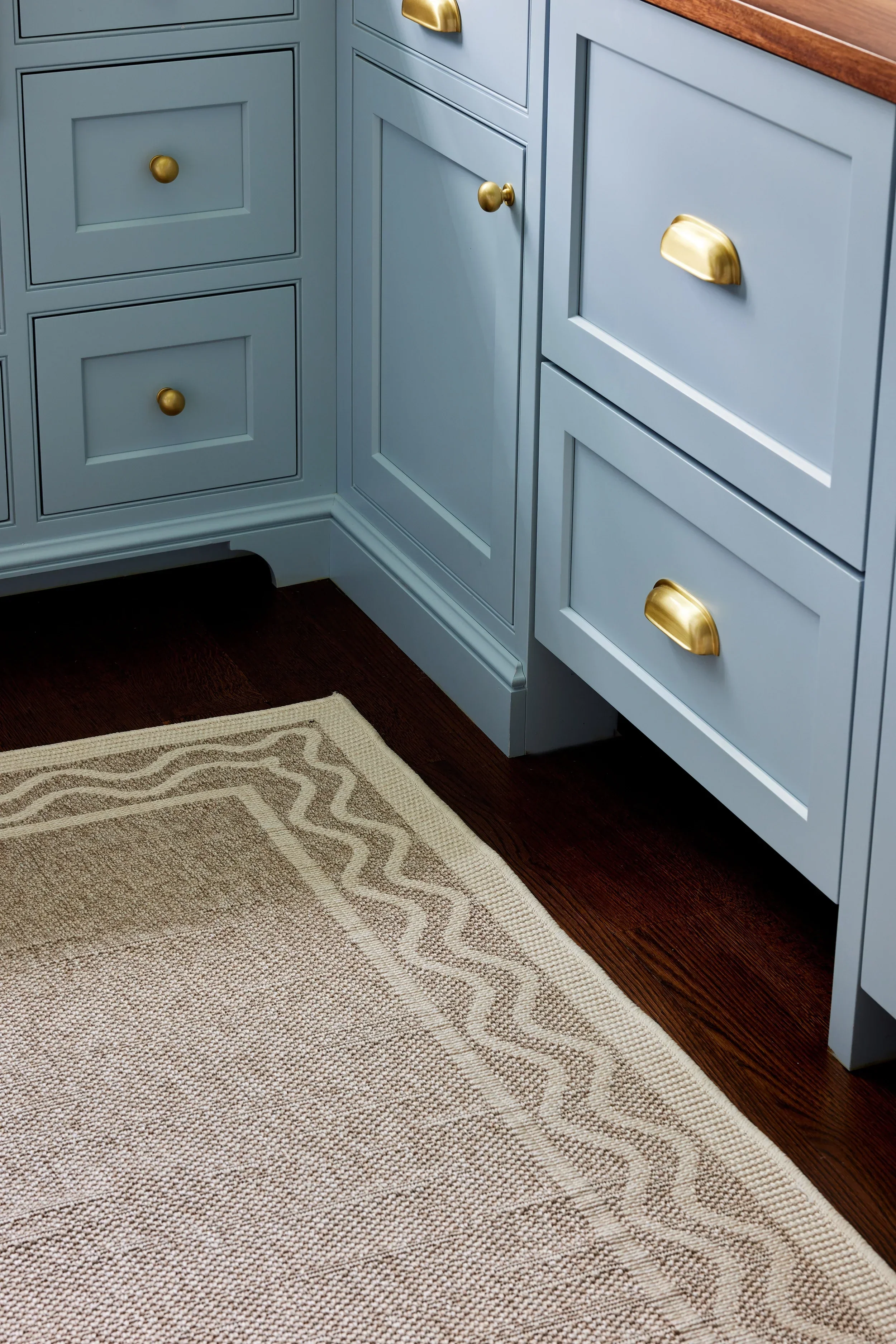 Saybrook Ripple Rug - Image 12