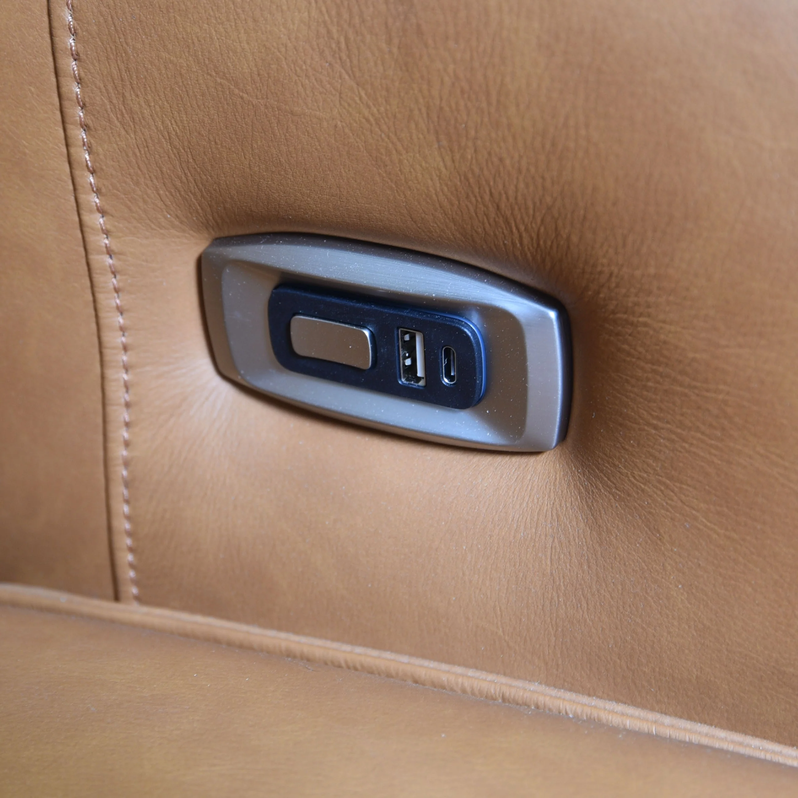 Gretel Leather L-Shaped Sectional Sofa - Image 6