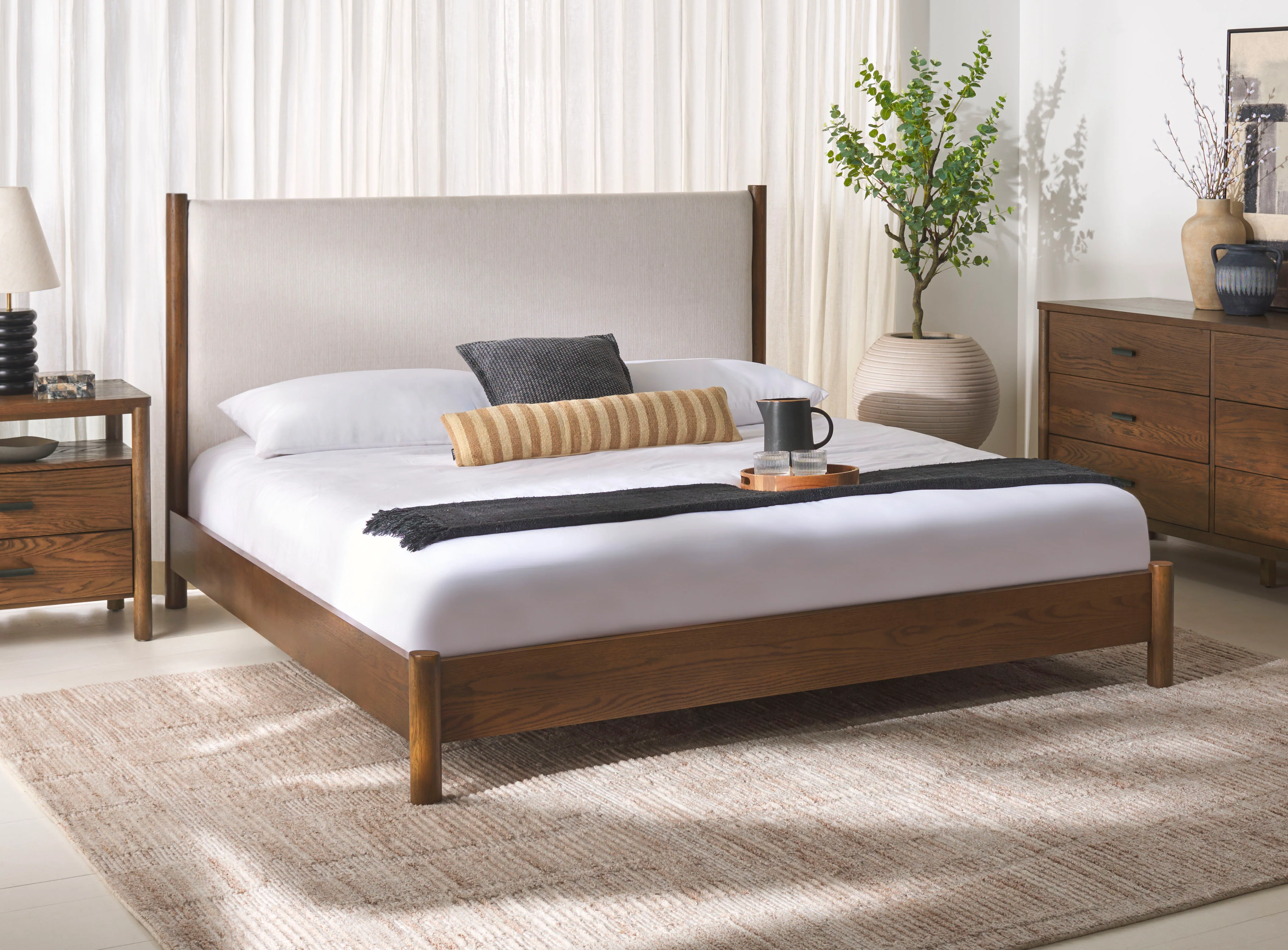 Jaylessa King Wood Bed - Image 14