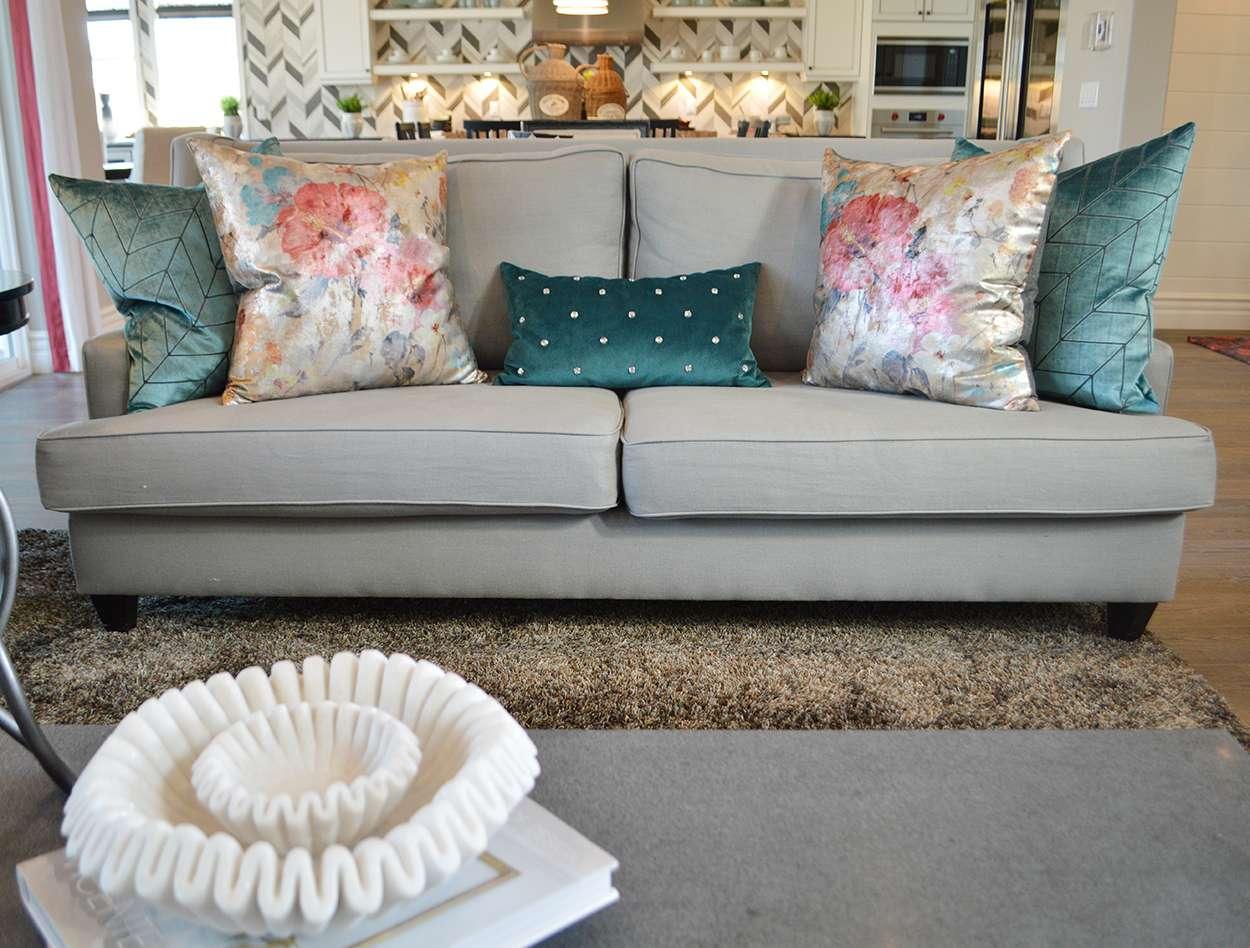 Jewels Pillow - Image 11