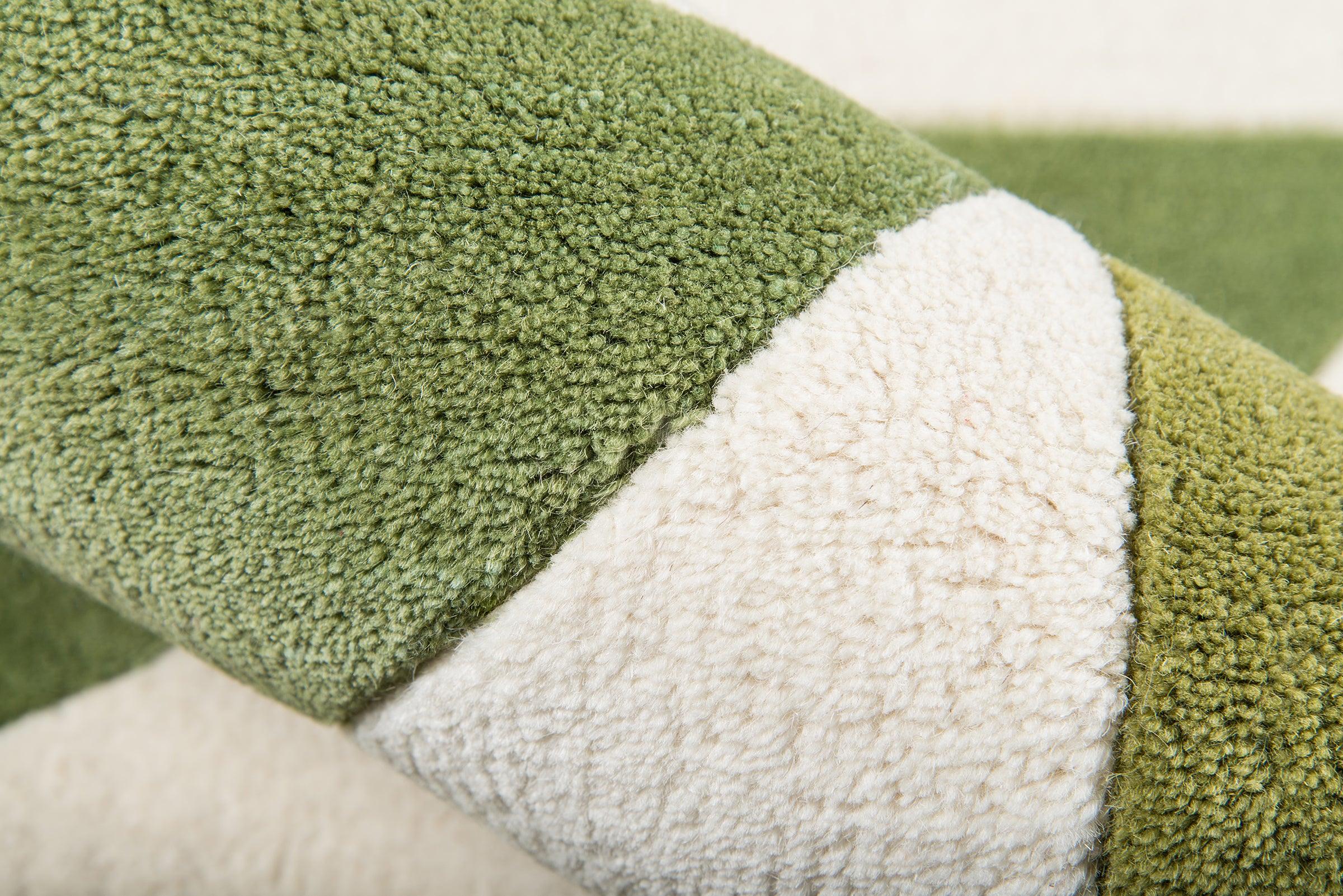 Delmar Agatha Side Triangle Rug - Image 4