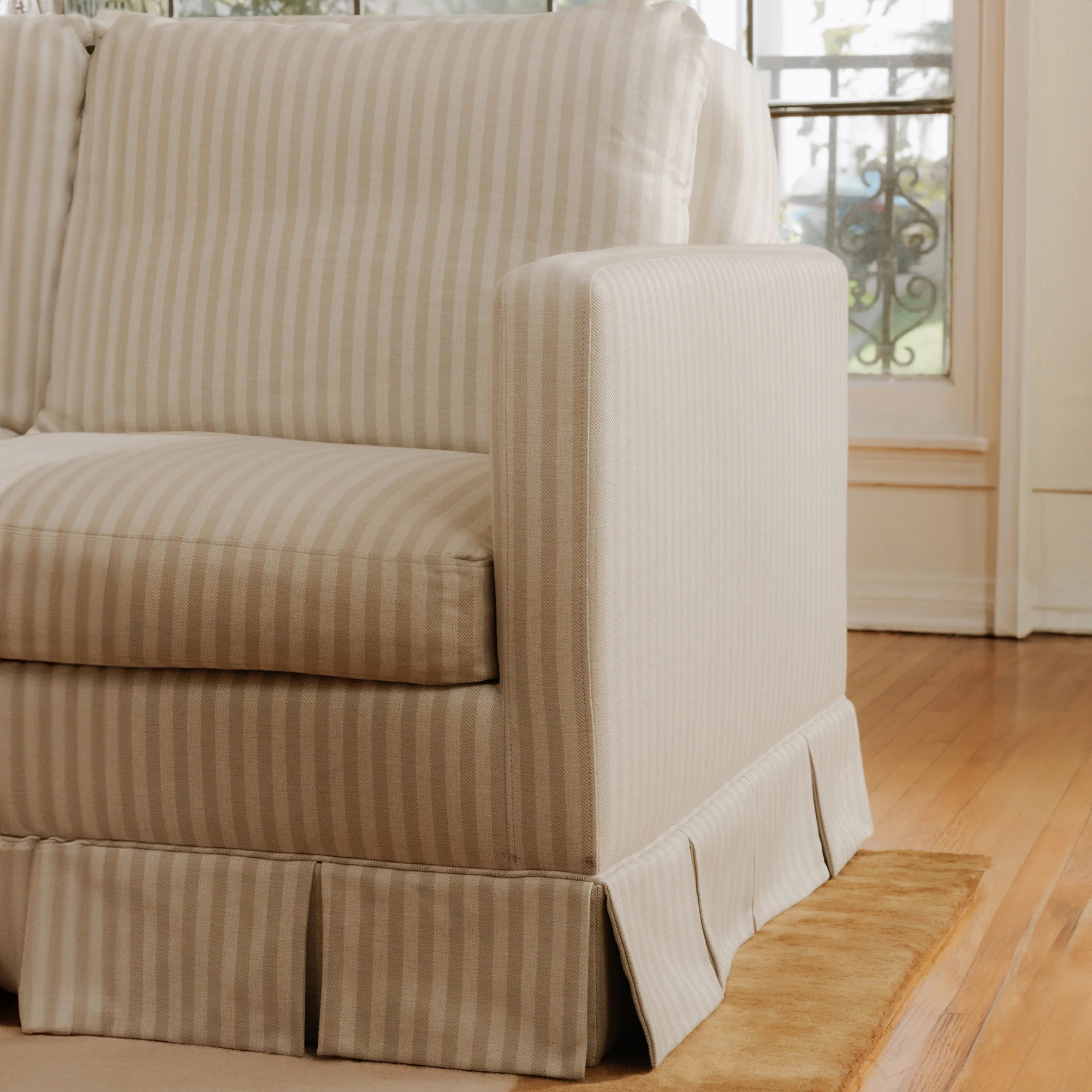 Pellicano Sofa - Image 2
