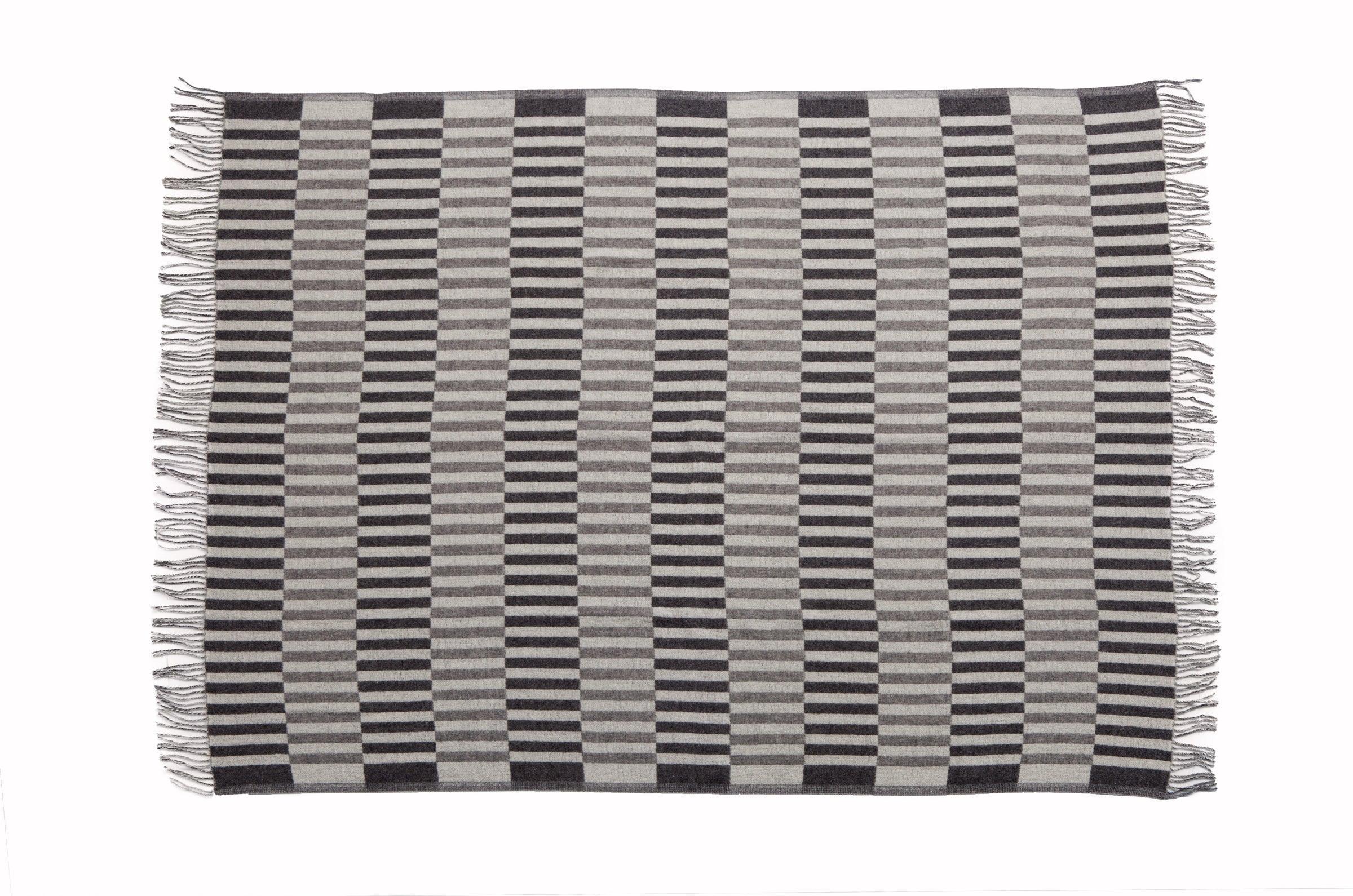 Riley Woven Throw - Image 2