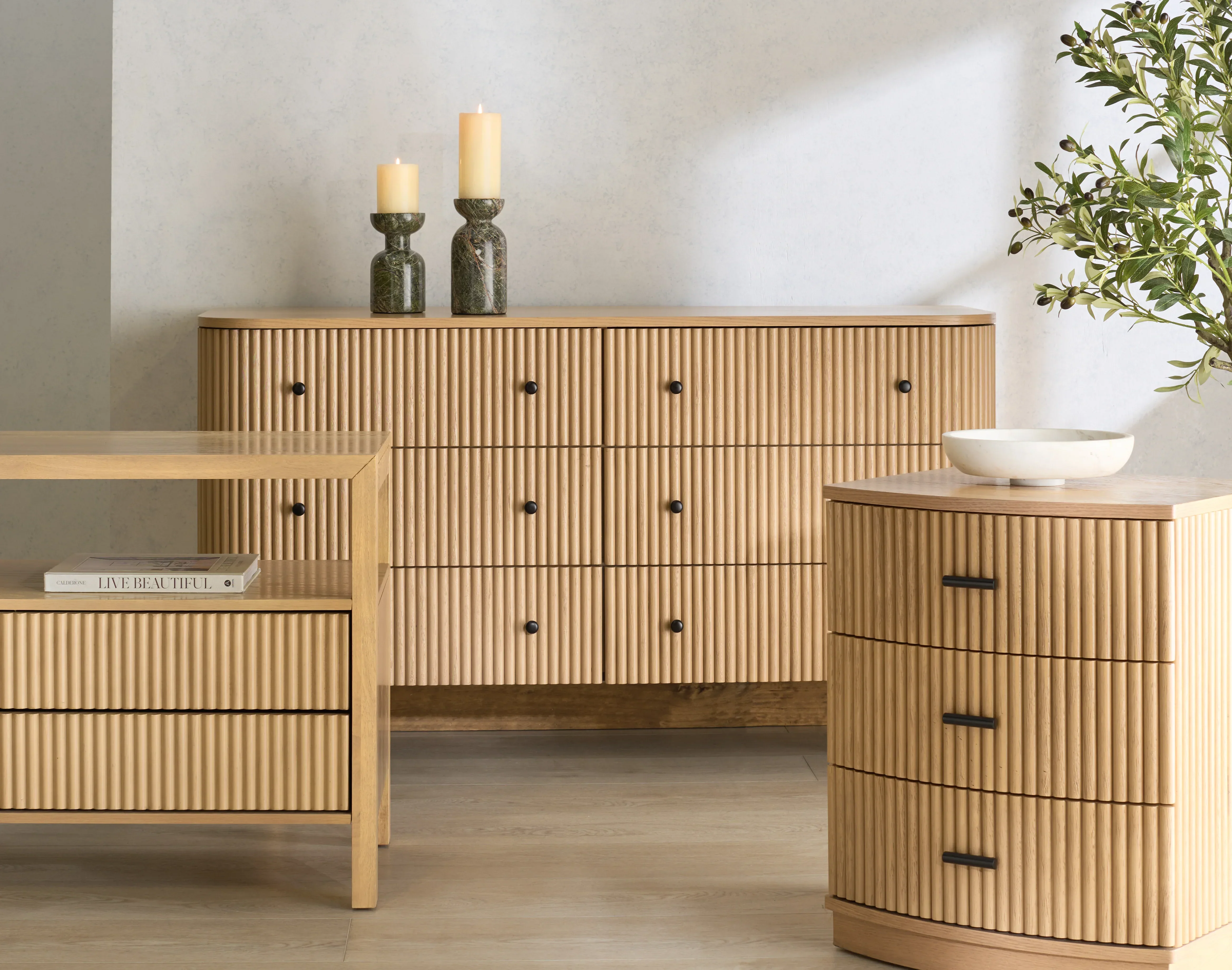 Shelbie 6 Drawer Reeded Dresser - Image 36