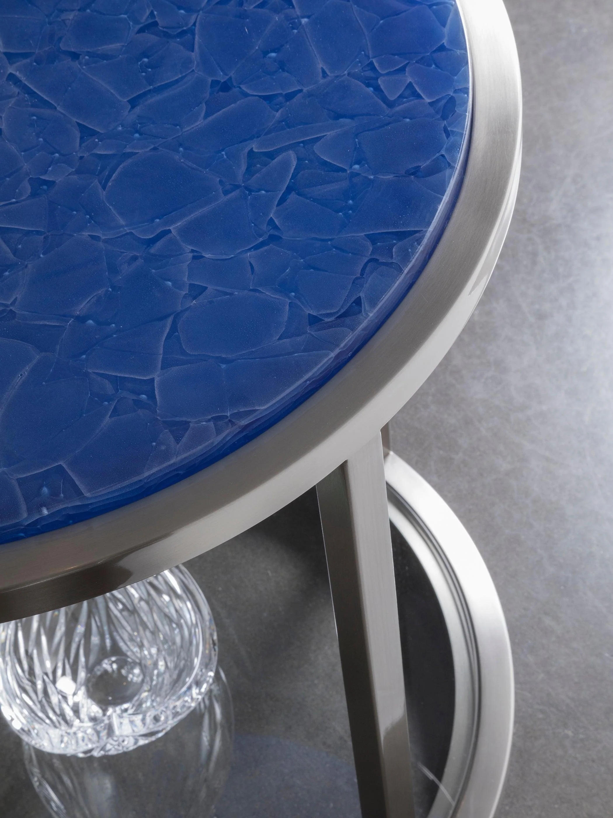 Signature Designs Ultramarine Round End Table - Image 4