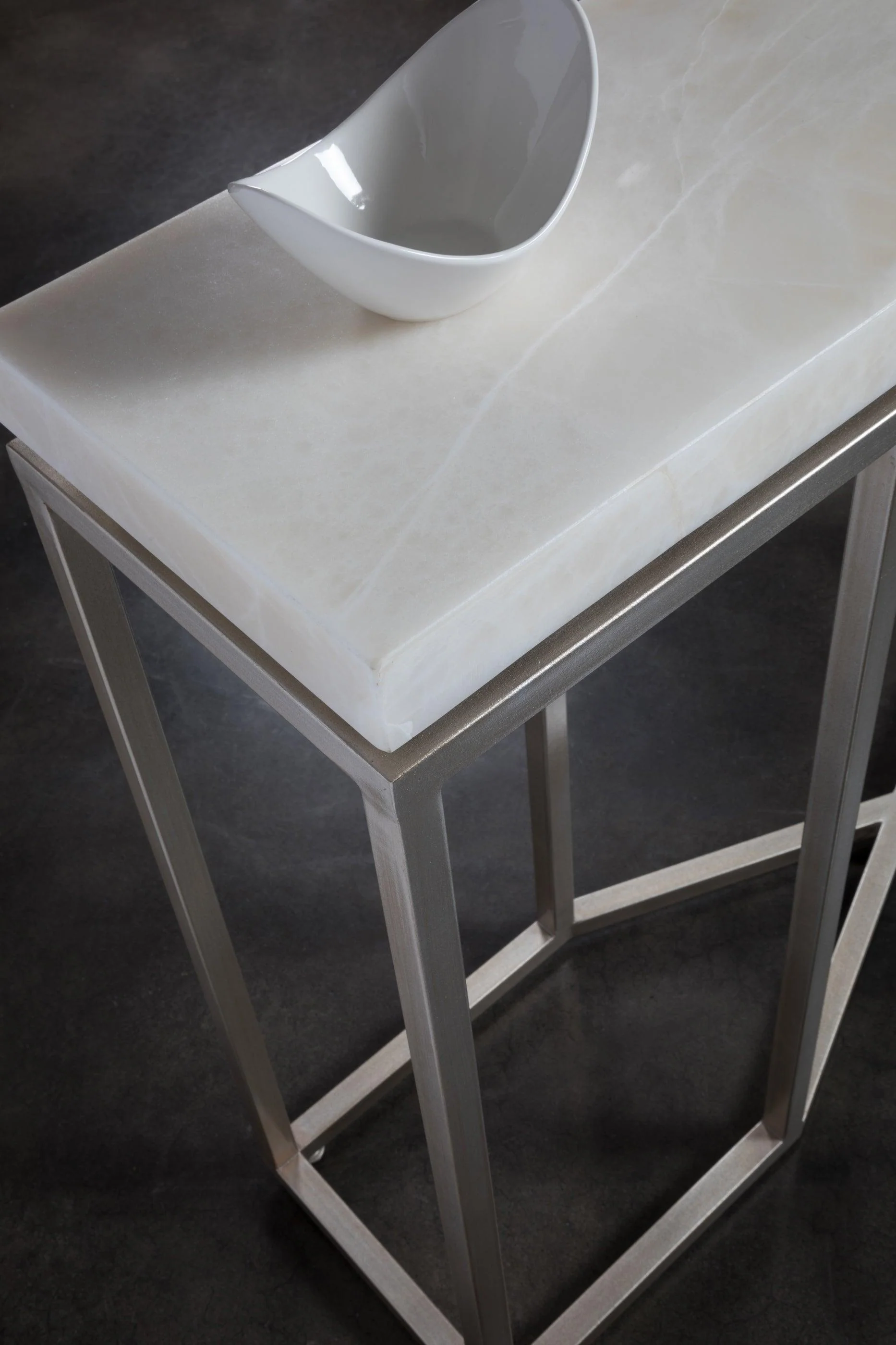 Signature Designs Vara Console Table - Image 3