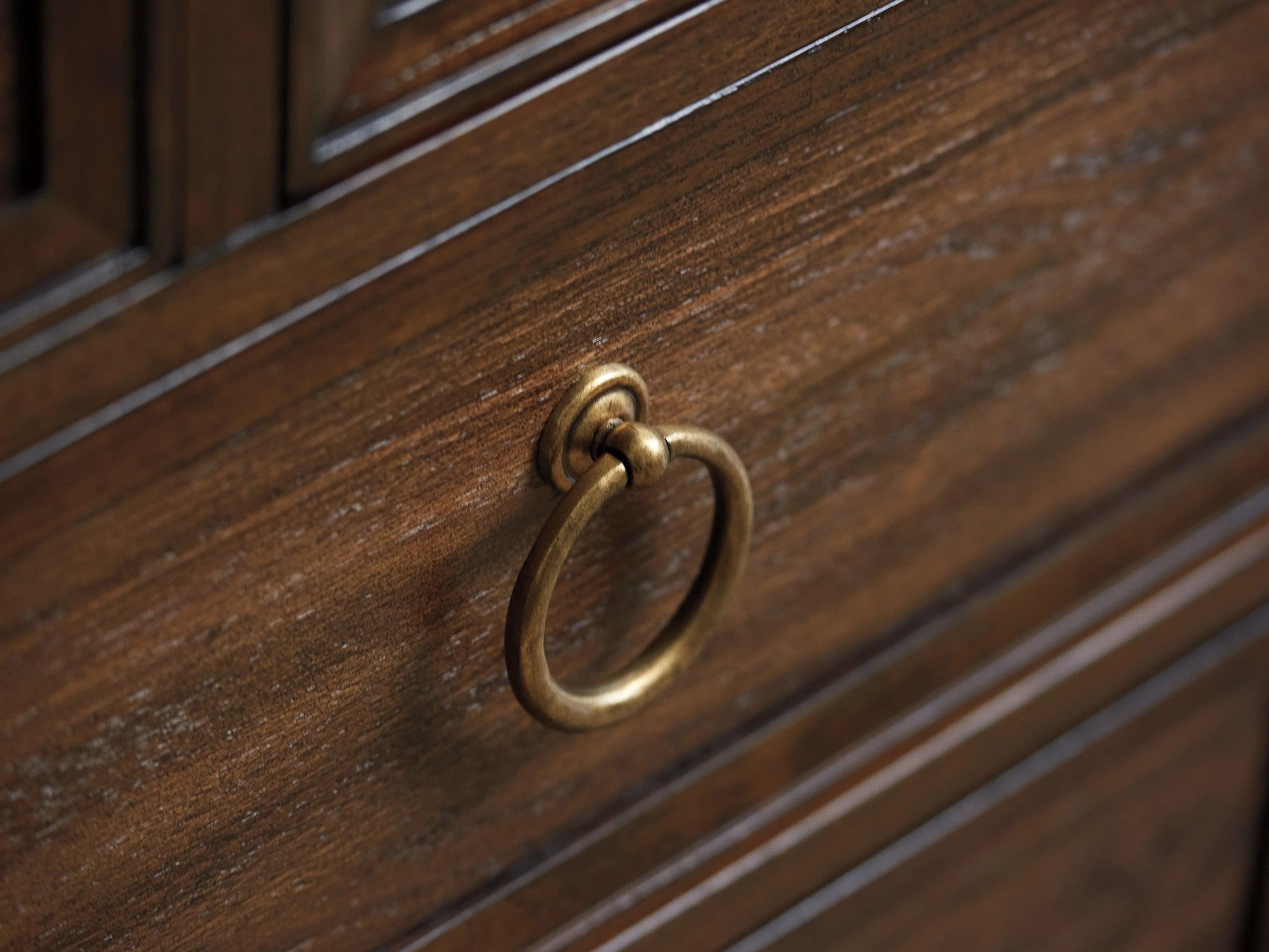 Silverado Crosby Gentlemans Dresser - Image 4