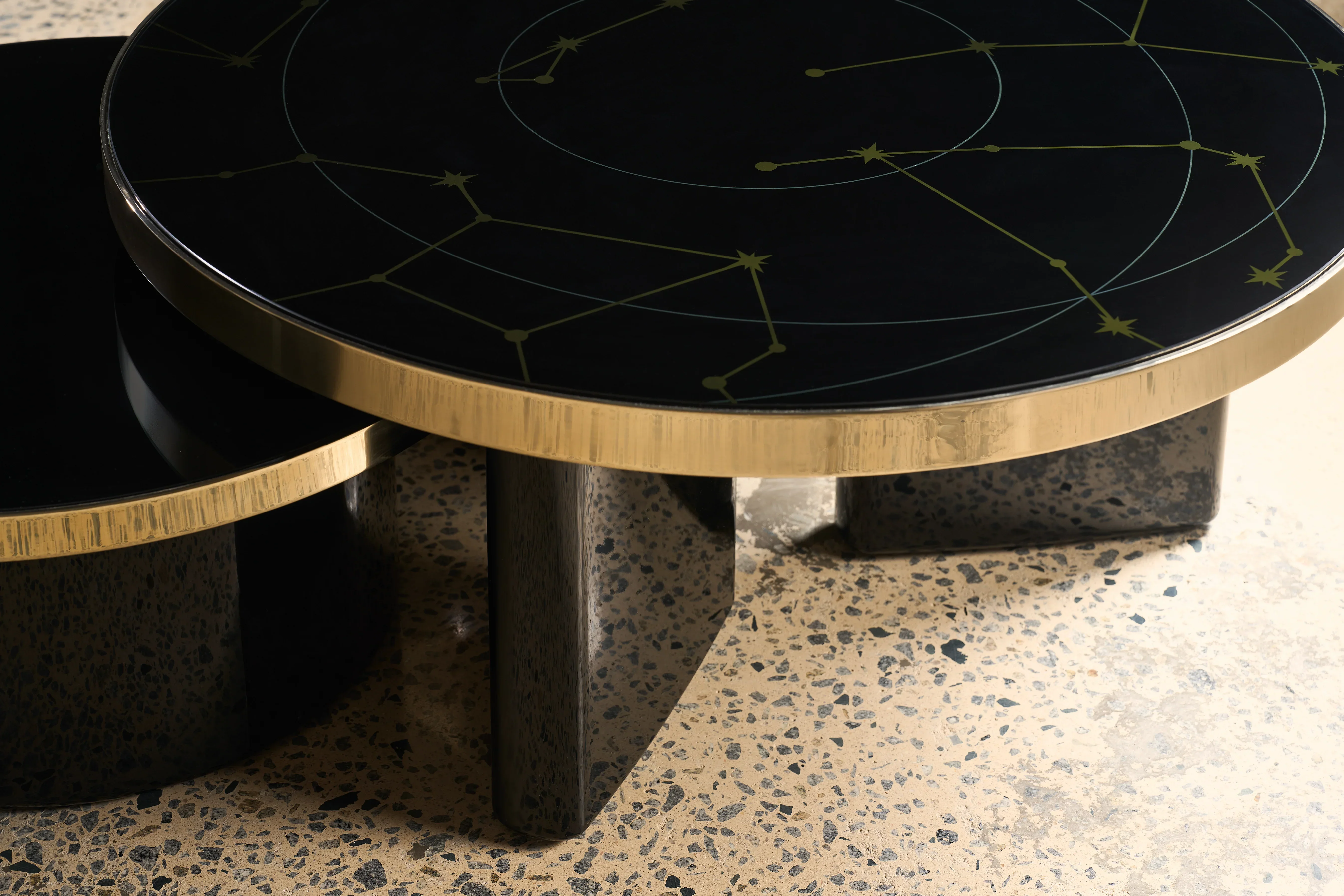 Umbra Large Cocktail Table - Image 4