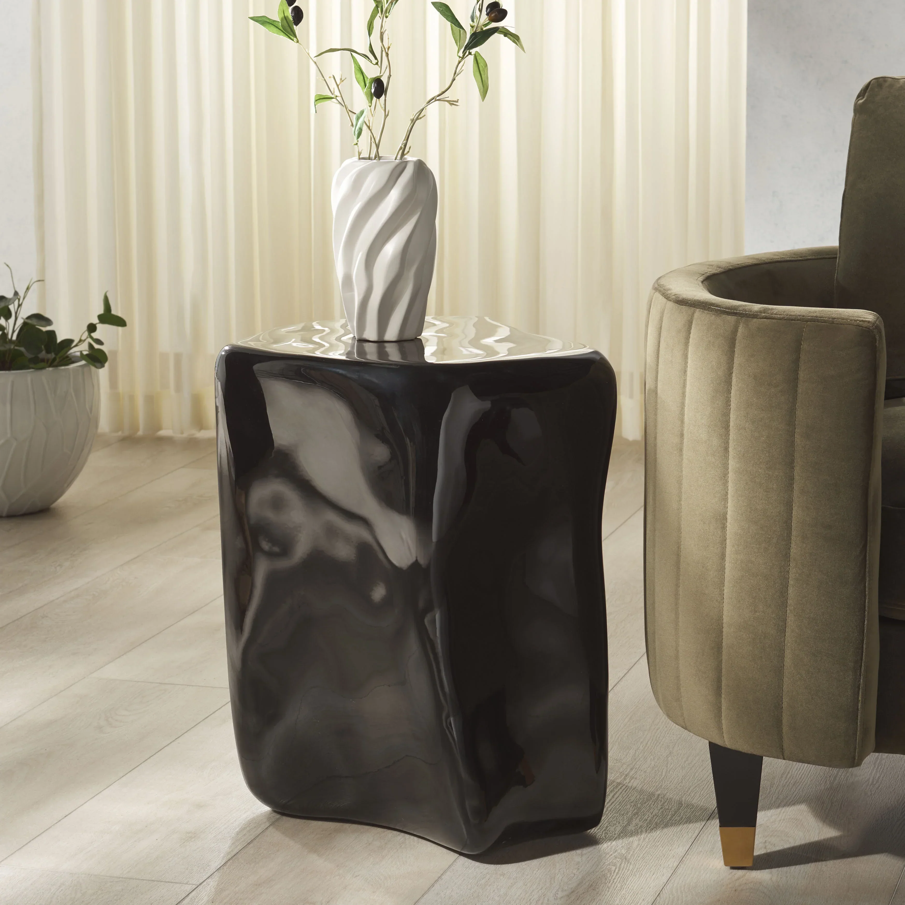 Wynnona Concrete Accent Table - Image 11